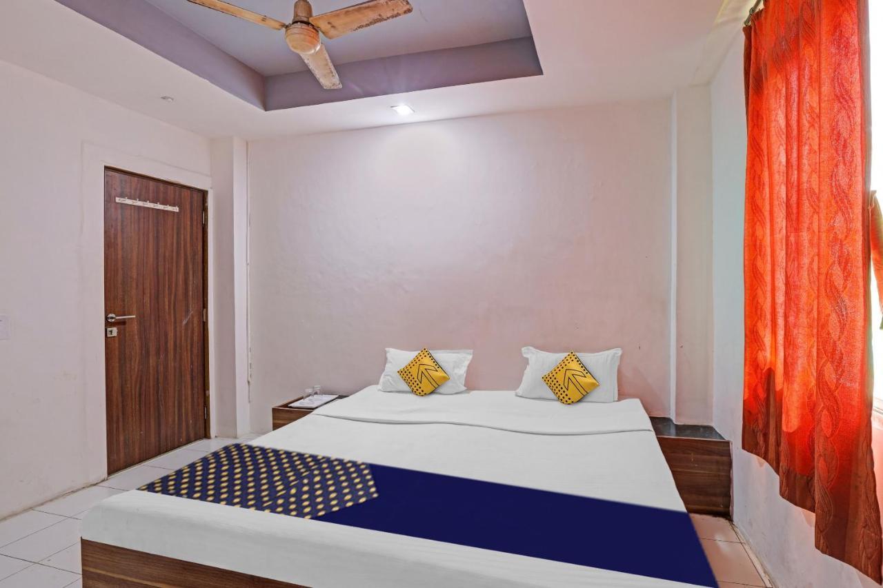 Oyo Flagship 80463 Hotel Mini Palace Vadodara Ngoại thất bức ảnh