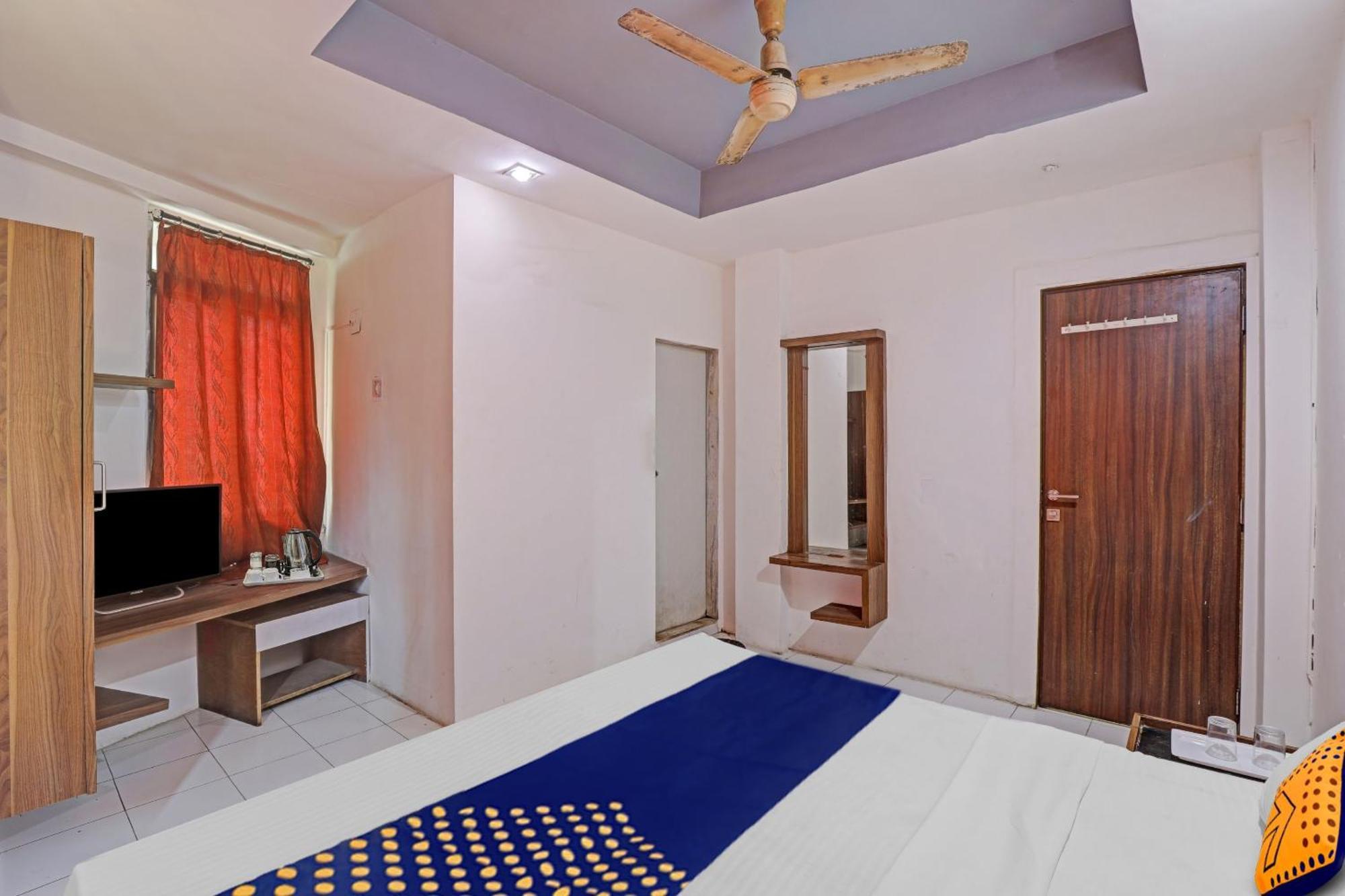 Oyo Flagship 80463 Hotel Mini Palace Vadodara Ngoại thất bức ảnh