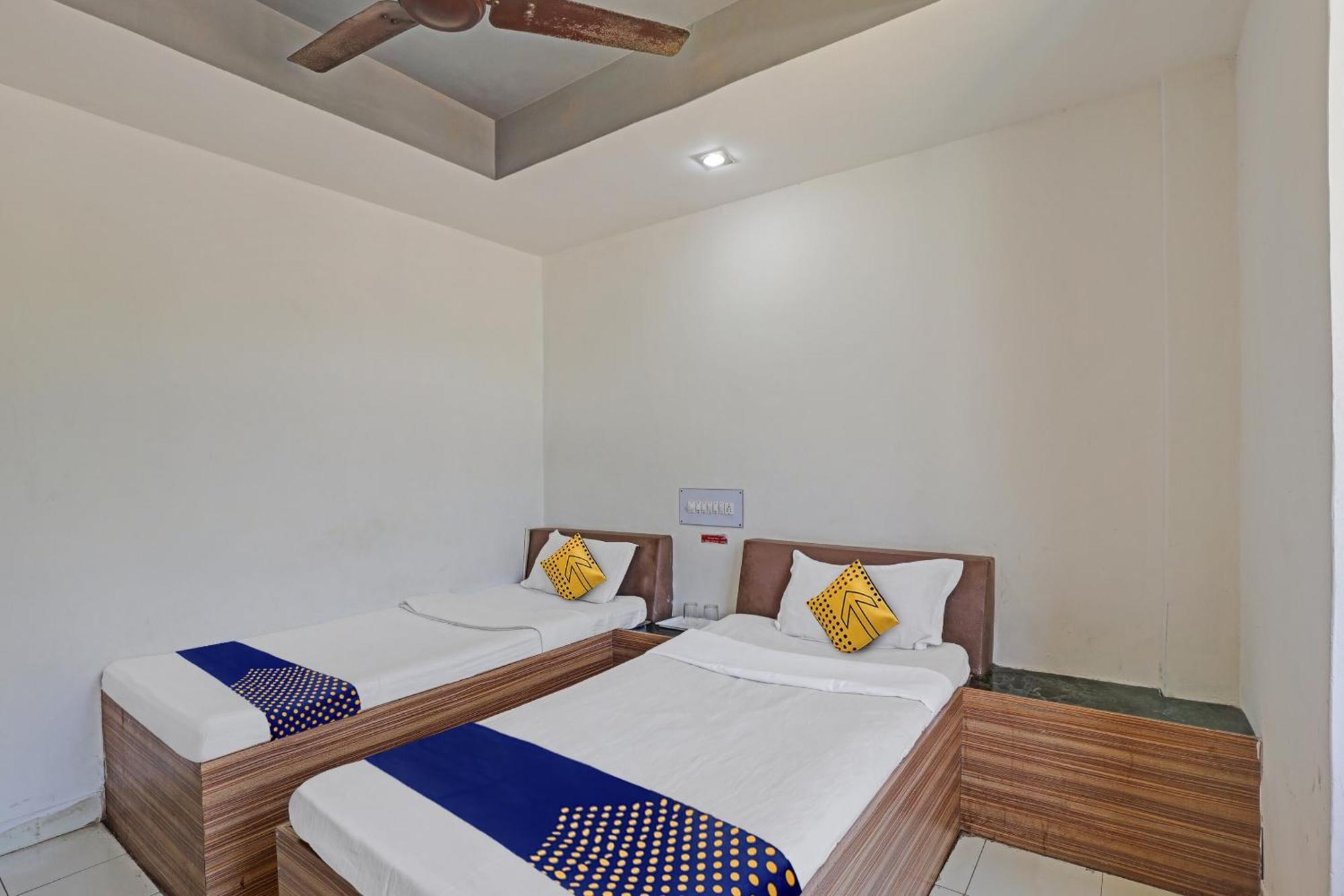 Oyo Flagship 80463 Hotel Mini Palace Vadodara Ngoại thất bức ảnh