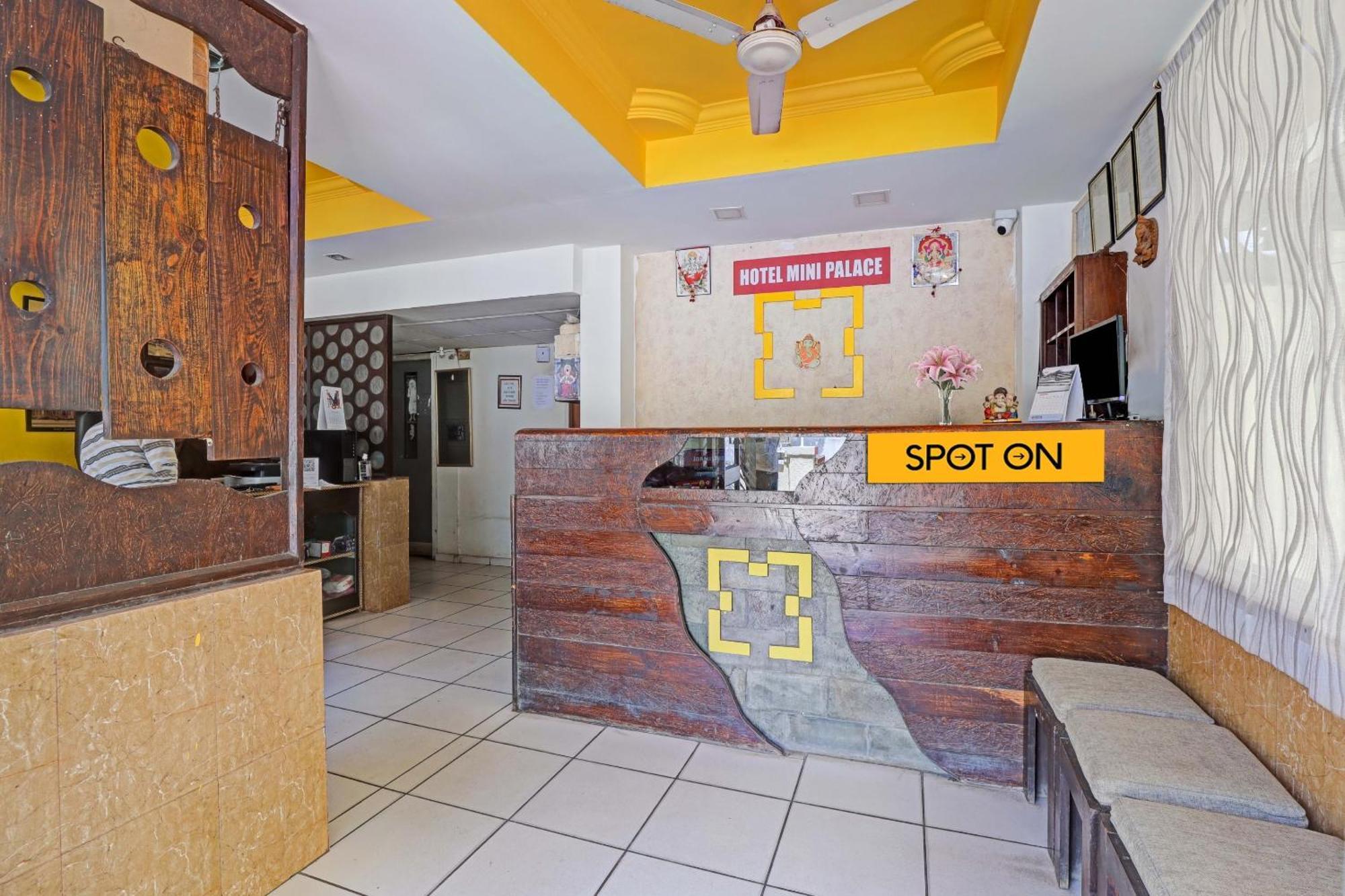 Oyo Flagship 80463 Hotel Mini Palace Vadodara Ngoại thất bức ảnh